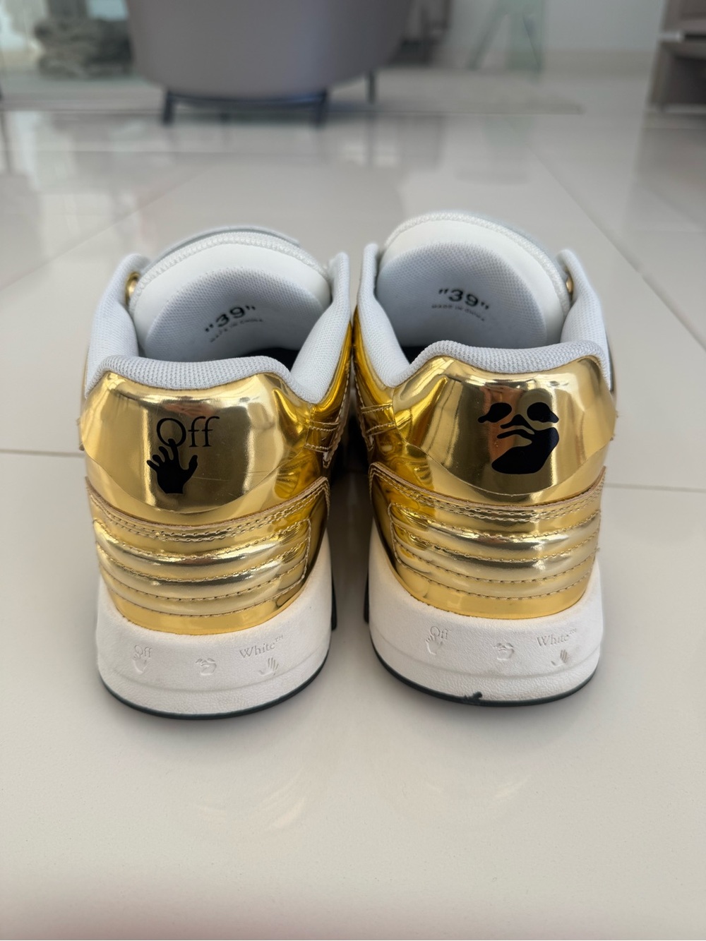 Off-White Out of Office Sneakers - Picture 4 of 6